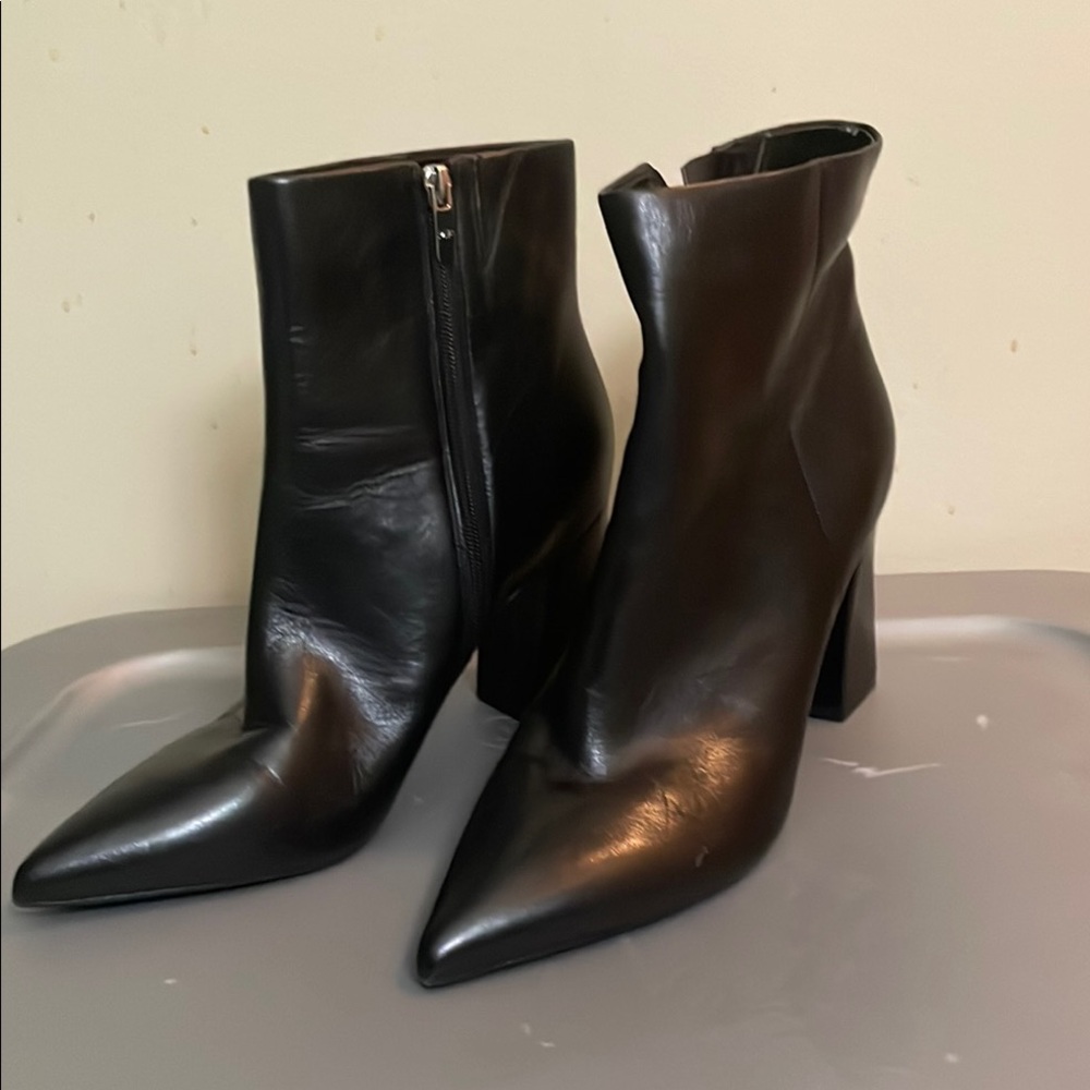 Elegant Black Ankle Boots leather Marc Fisher size 11